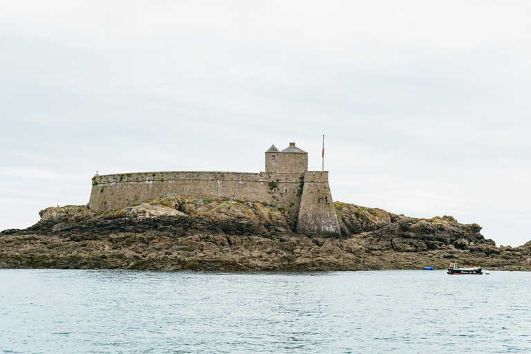 Saint-Malo: Guided Boat Tour with Local Captain 1-Hour Boat Tour