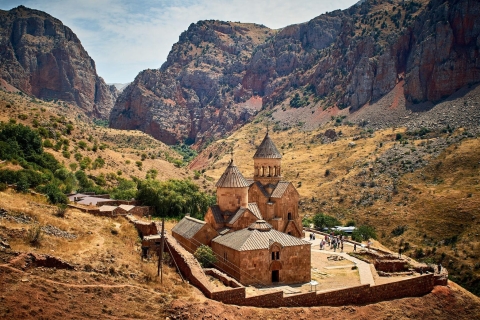 Trip to the South: Khor Virap, Areni and Noravank Monastery