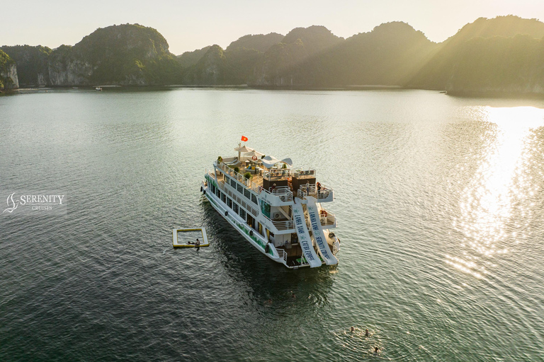 Lan ha Bay Luxe cruise dagtrip, kajakken, zwemmen, fietsenLan ha Bay Luxe cruise dagtocht, Kajakken, Zwemmen, Fietsen