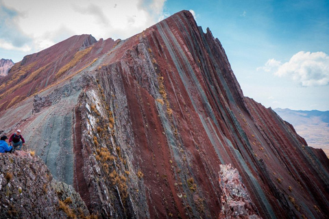 Cusco: Pallay Punchu Rainbow Mountain Full-Day Tour & Meals