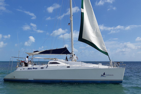 Isla mujeres 7 heures de catamaran avec plongée en apnée