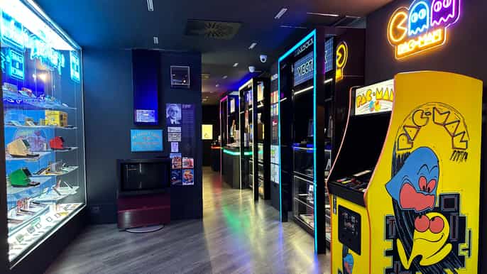 Málaga: Ticket de entrada al Museo del Videojuego OXO