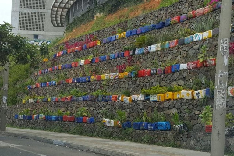 Medellín: Tour privado Comuna 13 con TeleféricoRecorrido por la Comuna 13 con Teleférico