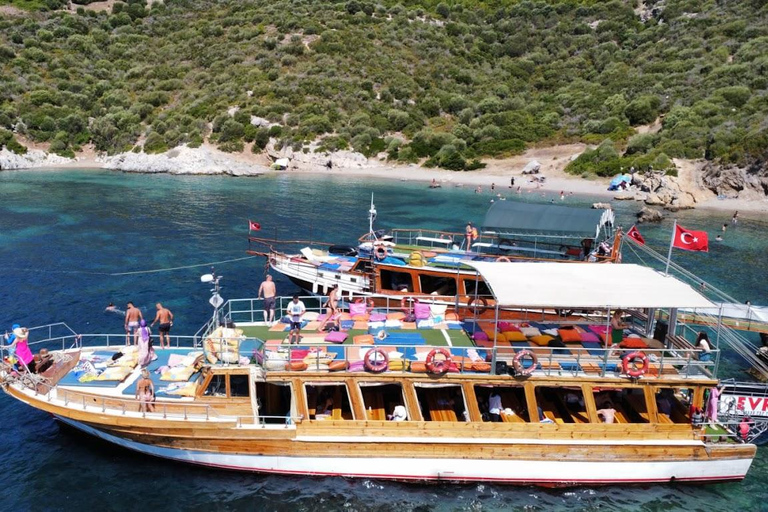 Kuşadası: Boat Tour with Swimming, Lunch, and Soft Drinks