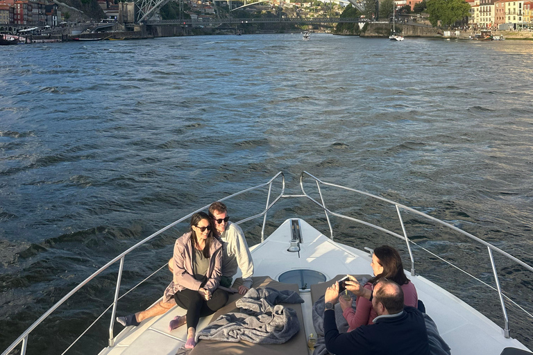 Porto: Luxury 7 Bridges Cruise, Port Wine Tasting & Sunset Shared Sunset Cruise with Welcome Drink