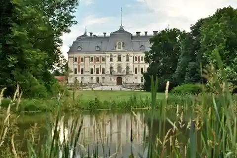 Von Krakau aus: Tagestour zum Schloss Pszczyna und zum Bisonreservat