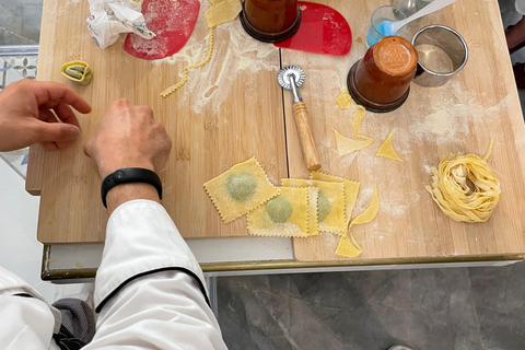 佛罗伦萨：意面制作课程，含晚餐、葡萄酒和... 唱歌！佛罗伦萨：意面制作课程，含晚餐、葡萄酒...还有歌唱！