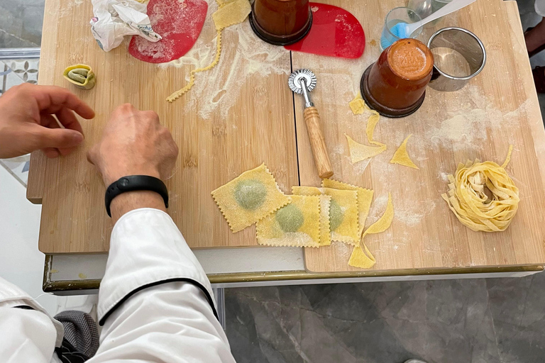 佛罗伦萨：意面制作课程，含晚餐、葡萄酒和... 唱歌！佛罗伦萨：意面制作课程，含晚餐、葡萄酒...还有歌唱！