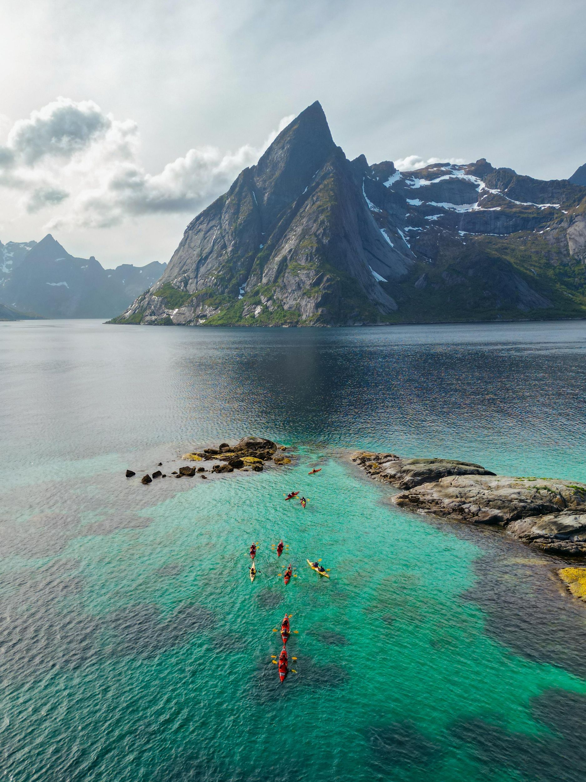 Hamnøy, Reine: Kajak-Tour im Reinefjord