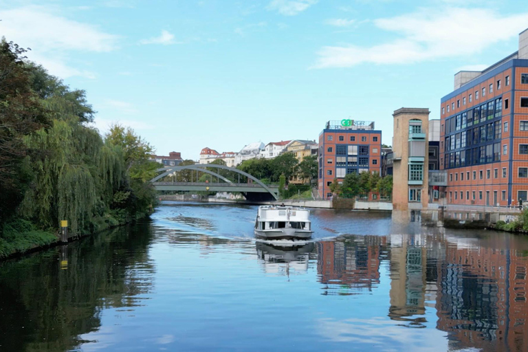 Berlin: Sightseeing Cruise from Berlin Main Station