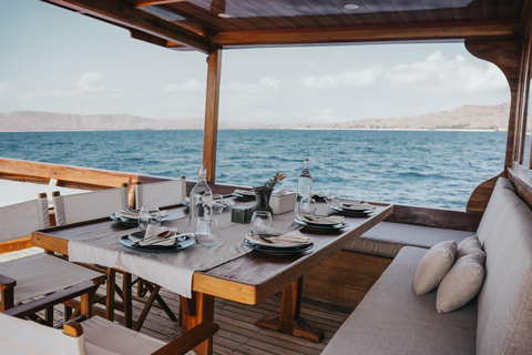 Day Trip To Komodo By Luxury Boat, Sunset & Flying Foxes