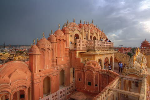 Jaipur: Un Gran Patrimonio en el Mismo Día - Heritage Rajasthanexcursión con almuerzo, entrada a los monumentos, coche y guía local solamente.