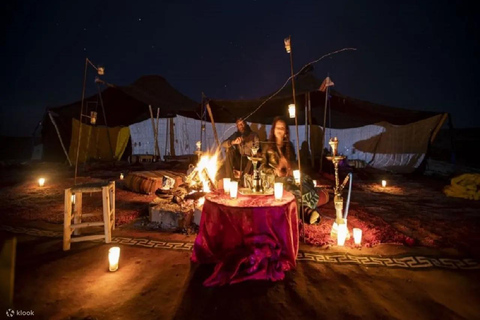 Marrakech: Cena spettacolo nel deserto di Agafay con cammelli e tramonto