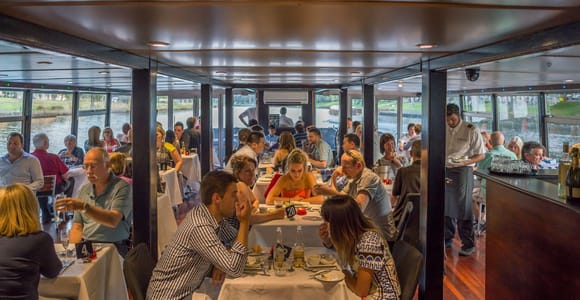 Melbourne: Spirit of Melbourne Yarra River Lunch Cruise