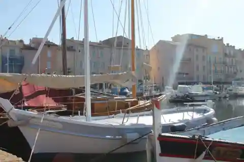 Saint-Tropez: Guided Walking Tour