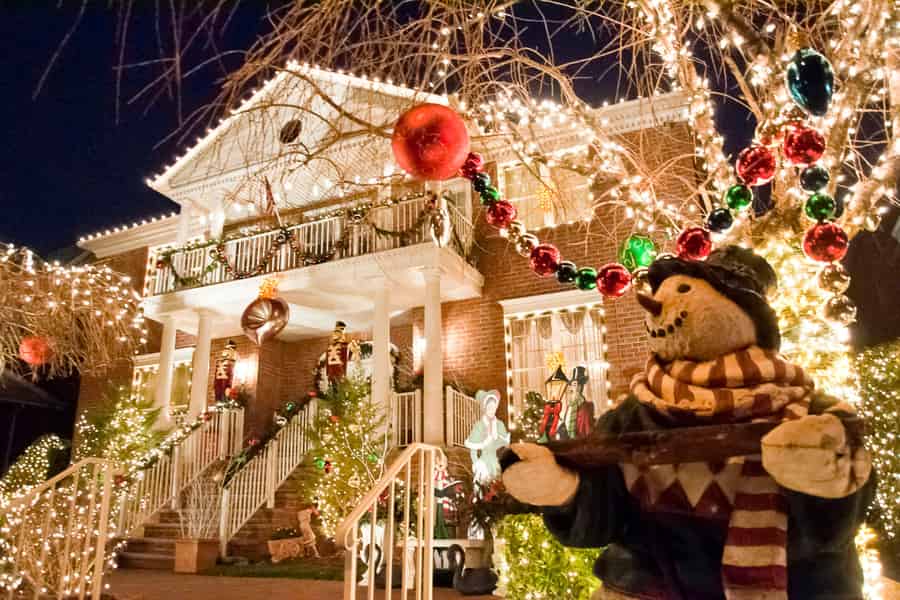 NYC: Dyker Heights und NYC Holiday Lights Luxus-Bustour. Foto: GetYourGuide NYC: Dyker Heights und NYC Holiday Lights Luxus-Bustour. Foto: GetYourGuide