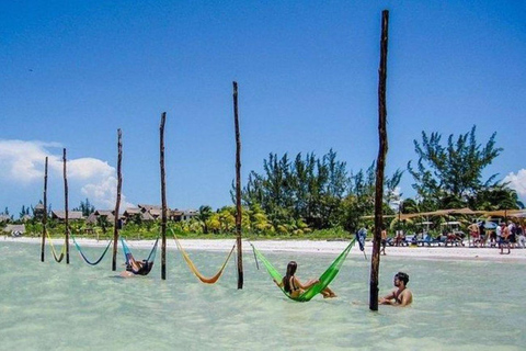 Excursión a Holbox desde Cancún y Tulum con barco incluido