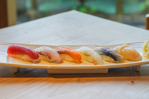 Modern Vegan Night Foodie Tour in Tokyo Seafood Sushi Course