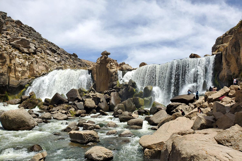 Arequipa: Pillones waterval en Imata stenen bos