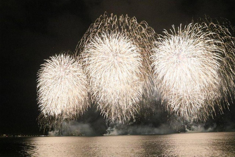 Waikiki: Vela in catamarano per i fuochi d&#039;artificio del venerdì seraIncontriamoci lì