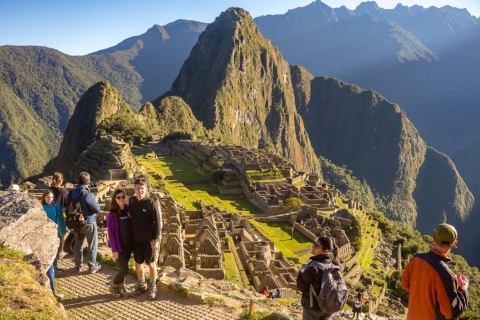 Vanaf Cusco: 2-daags heen- en terugvervoer naar Machu Picchu met budgetVervoer, Machu Picchu Ticket, Groepsgids en Hostel