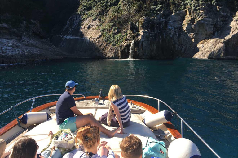 De Sorrente: excursion en bateau en petit groupe à Positano et sur la côte amalfitaine