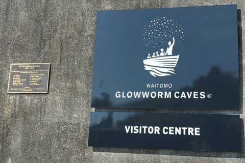 Private Day Tour: Waitomo Glowworms & Hobbiton Movie Set