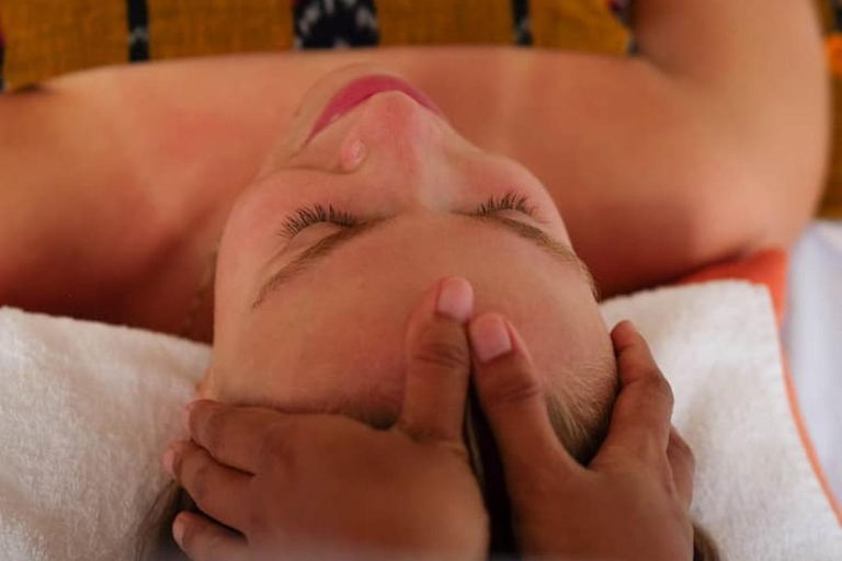 كانجو: علاجات التدليك والسبا في منتجع Svaha Spa Batu Bolongتدليك بالحجر الدافئ لمدة 60 دقيقة (فردي)