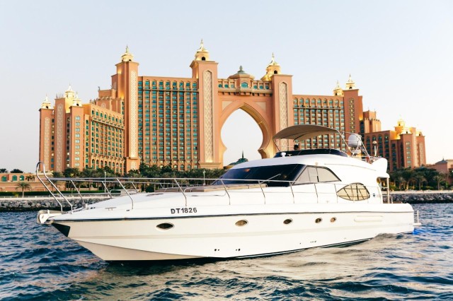Dubai 1 Hour Marina Yacht Tour