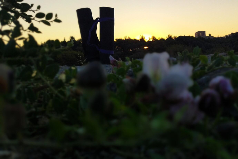 Mityczna joga i medytacja w Atenach o wschodzie i zachodzie słońcaAkropol w Atenach Mityczna joga i medytacja Wschód i zachód słońca