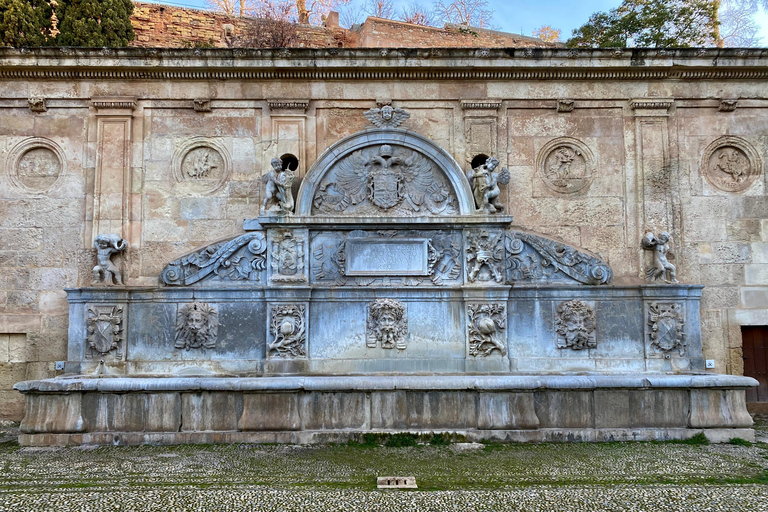 Essential Granada: Alhambra, Two Rivers, Three Worlds Essential Granada: Alhambra, Two Rivers, Three Worlds (E)