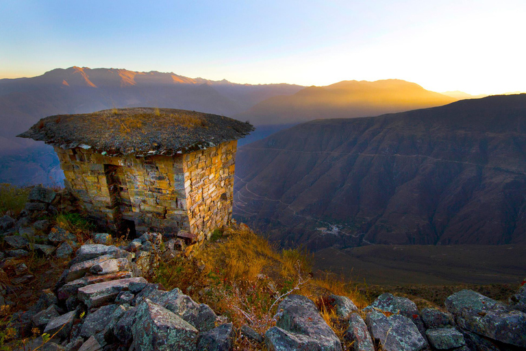 Von Lima aus: 2-tägige private Trekkingroute durch Rúpac