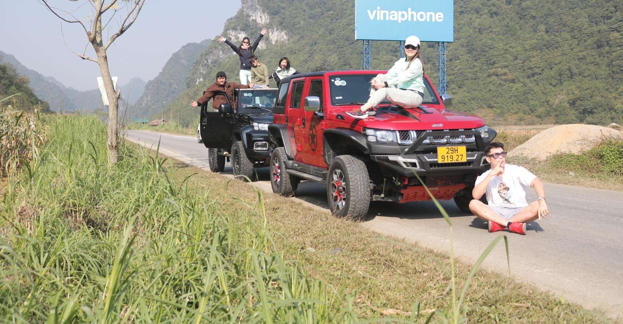 New Modern Jeep - Ha Giang Loop tour 2 days - Private room - Housity