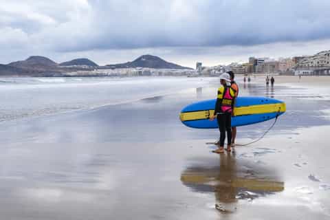 Surfunterricht am Strand von Las Canteras