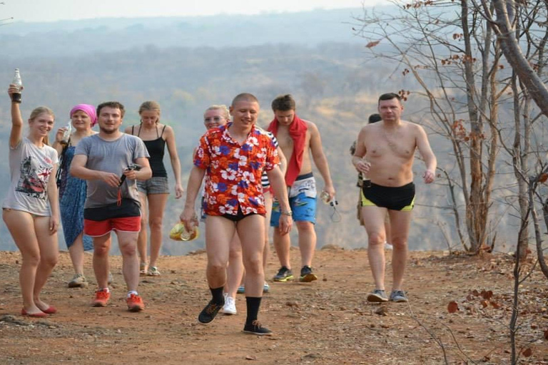 Tour di 2 giorni con rafting sullo Zambesi, safari con rinoceronti e Parco Nazionale di Chobe2 giorni di rafting sul fiume Zambesi, safari alla ricerca dei rinoceronti e tour del P