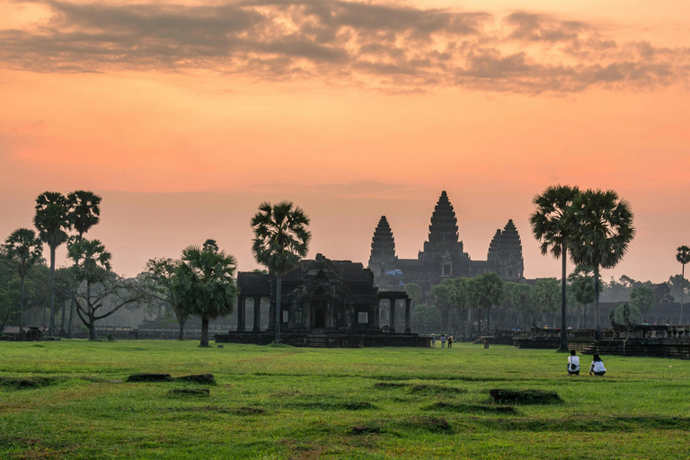 Siem Reap: Angkor Wat Sunrise & Bayon Private Tour