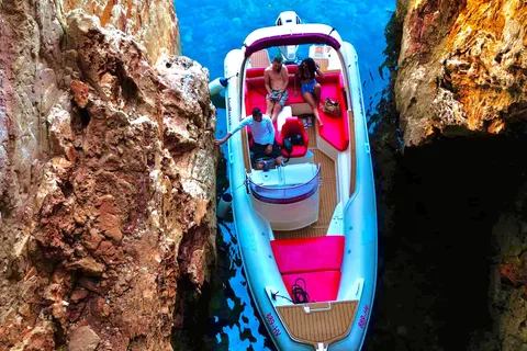 Au départ de Hvar : Visite privée des îles Pakleni, de la grotte bleue et de Vis....