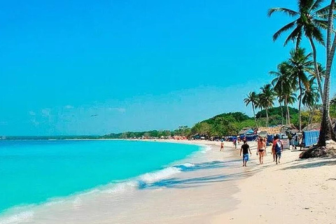 Dia de playa en playa blanca isla de Baru con almuerzo y bebida refrescante