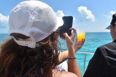 Isla Mujeres: Catamaran with open bar and snorkel in El Meco Tour from Playa del Carmen