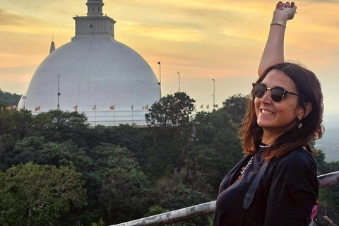 From Colombo: Anuradhapura Private Transfer & Temple Tour