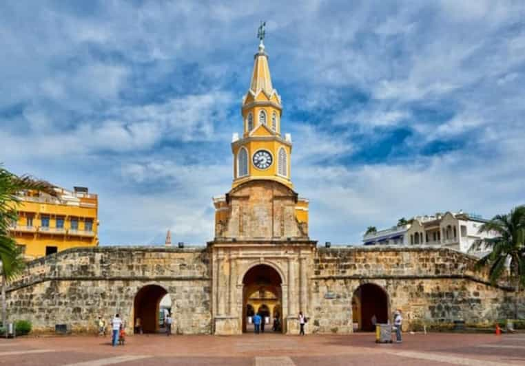 Cartagena: WISATA KOTA BILINGUAL + KASTIL SAN FELIPE & Kota Tua |  GetYourGuide