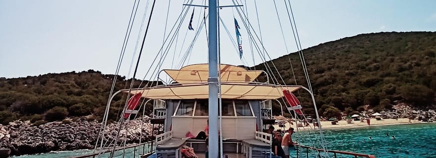 Côte est de Samos en bateau avec barbecue sur la plage