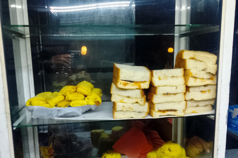 Galle: Fort Nightlife Tour with Arrack Tasting & Snacks