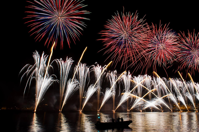 Sliema: Fernandes Fireworks Festival Cruise w/ Dinner+Drinks Without Transportation
