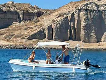 Santorini: License-Free Boat Rental with Snorkeling Gear