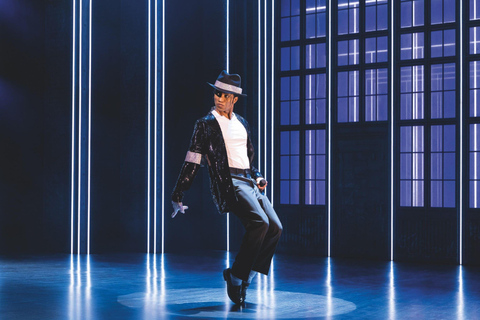 Hamburg: MJ – THE MICHAEL JACKSON MUSICAL & Boat Transfer
