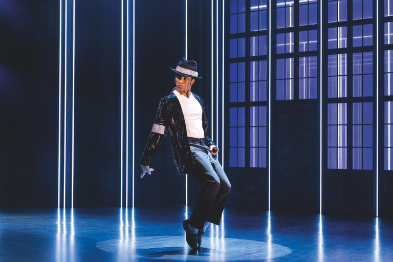 Hamburg: MJ – THE MICHAEL JACKSON MUSICAL & Boat Transfer