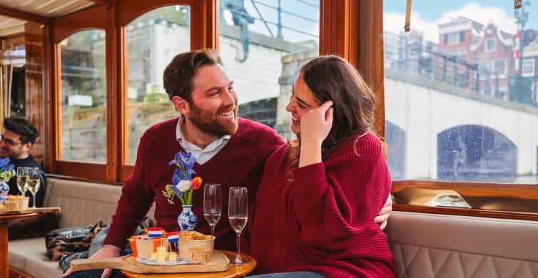 Amsterdam: Canal Cruise with Bubbles & Bites photo 6