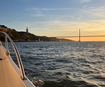 Lisbon: Sunset Boat Trip with Postcard Scenery