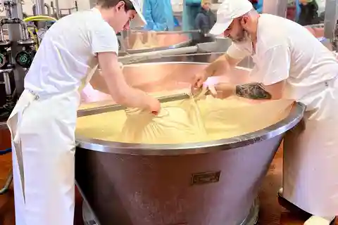 Tour gastrónomico y degustación de queso parmesano y vinagre balsámico